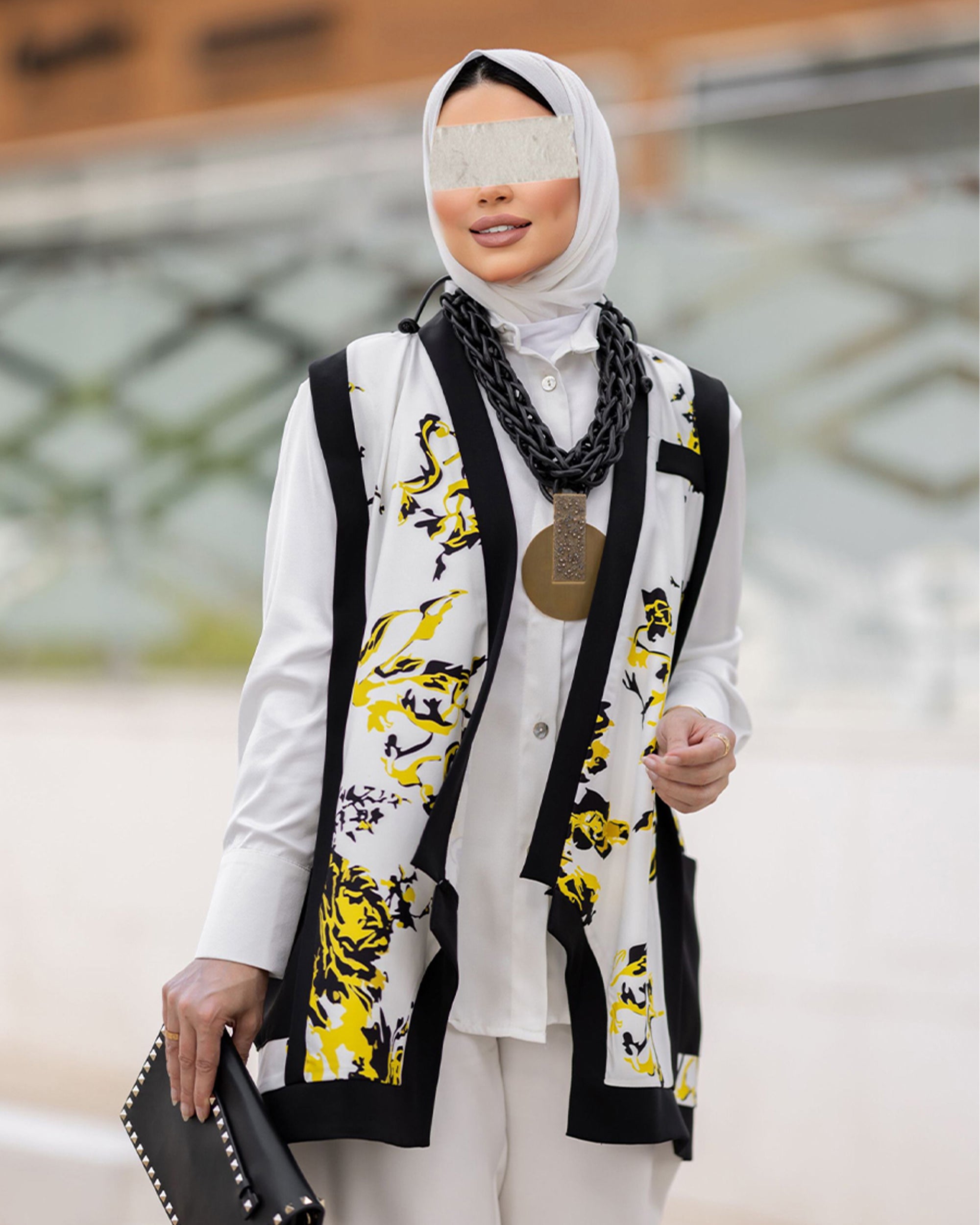 سترة صفراء مميزة