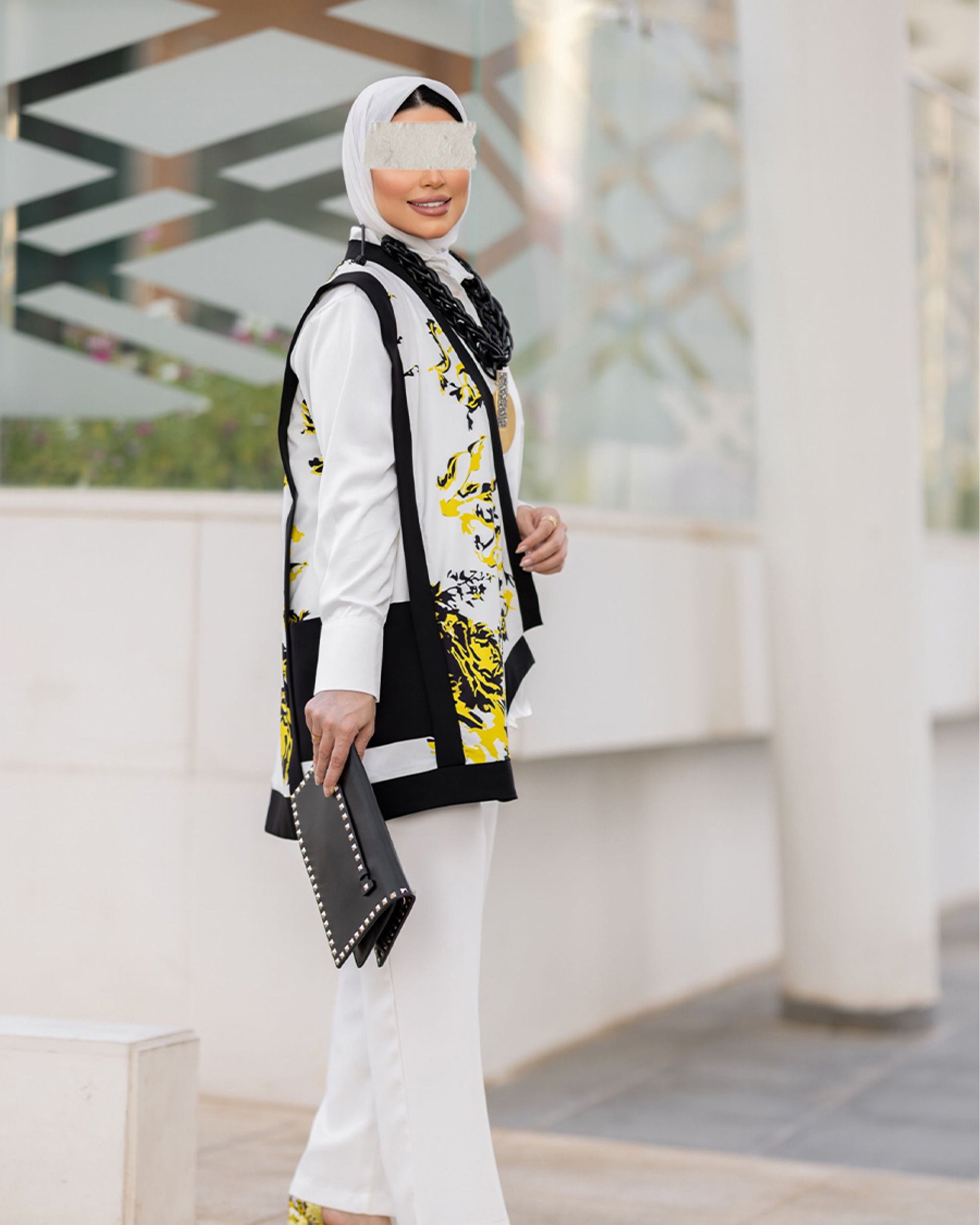 سترة صفراء مميزة