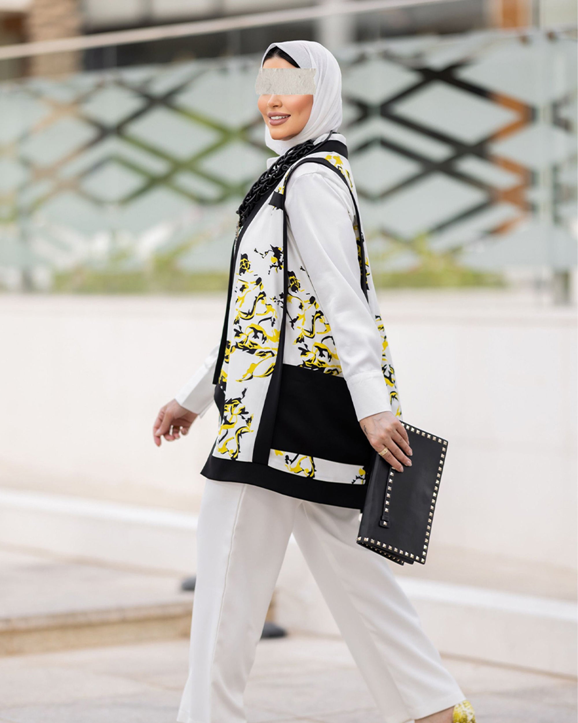 سترة صفراء مميزة