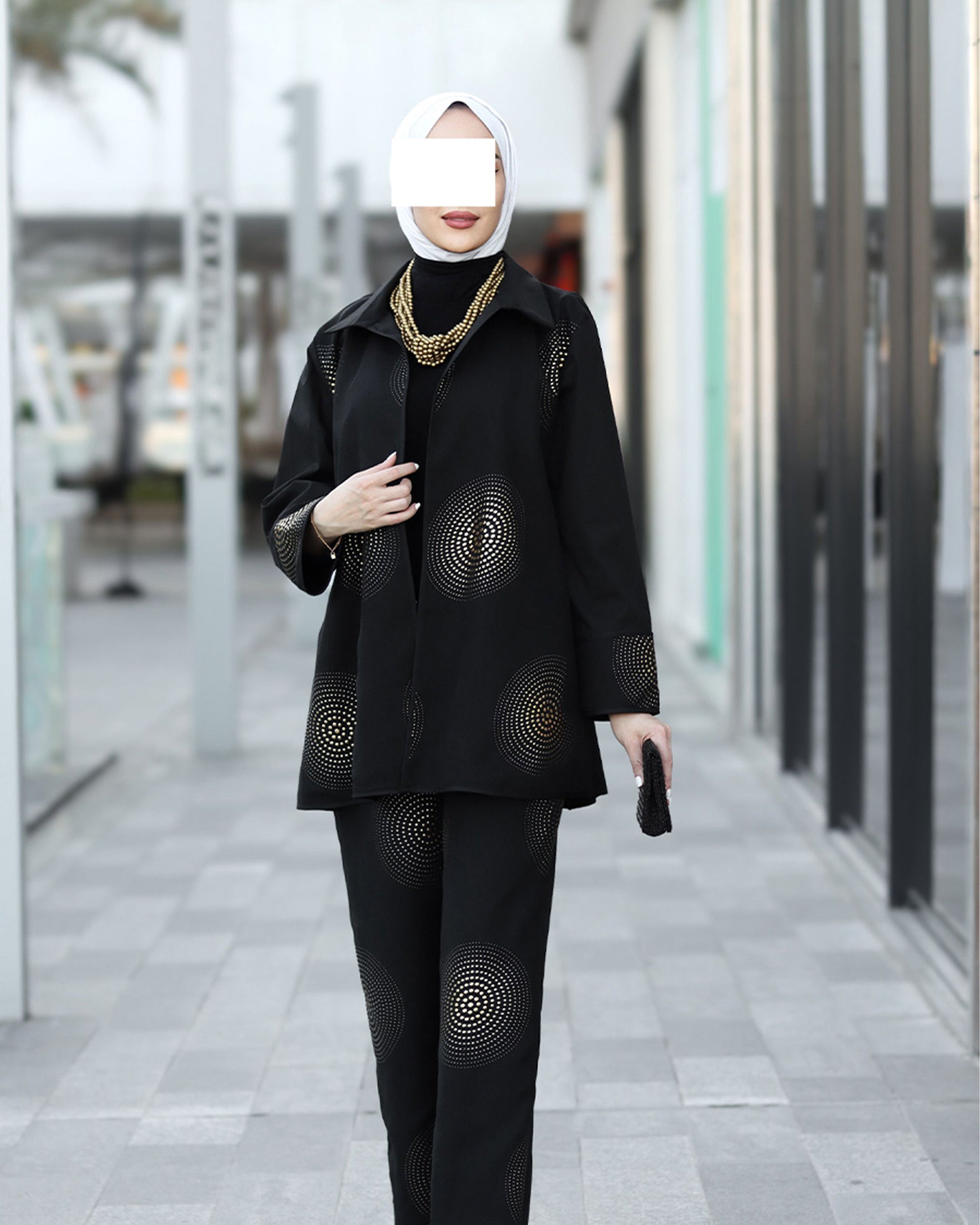 طقم ذهبي واسود