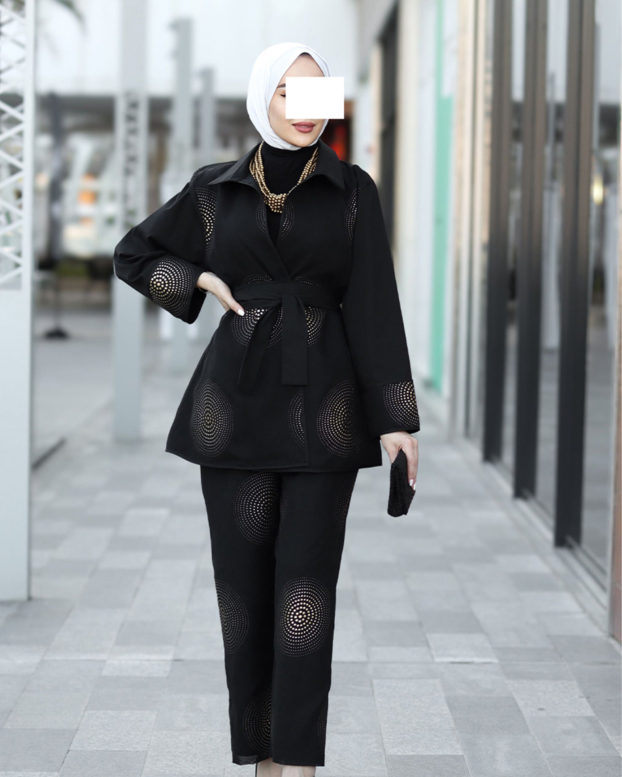 طقم ذهبي واسود