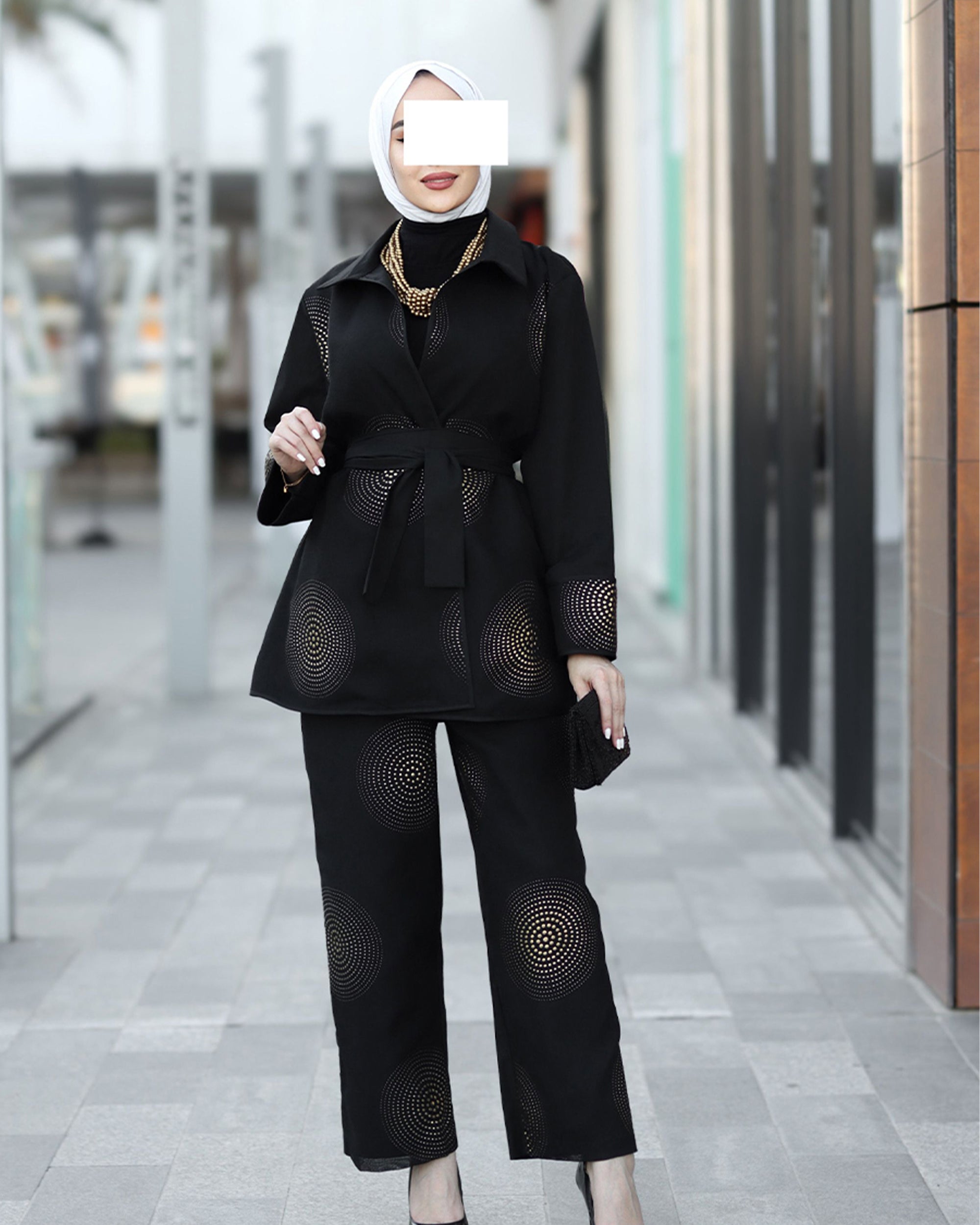 طقم ذهبي واسود