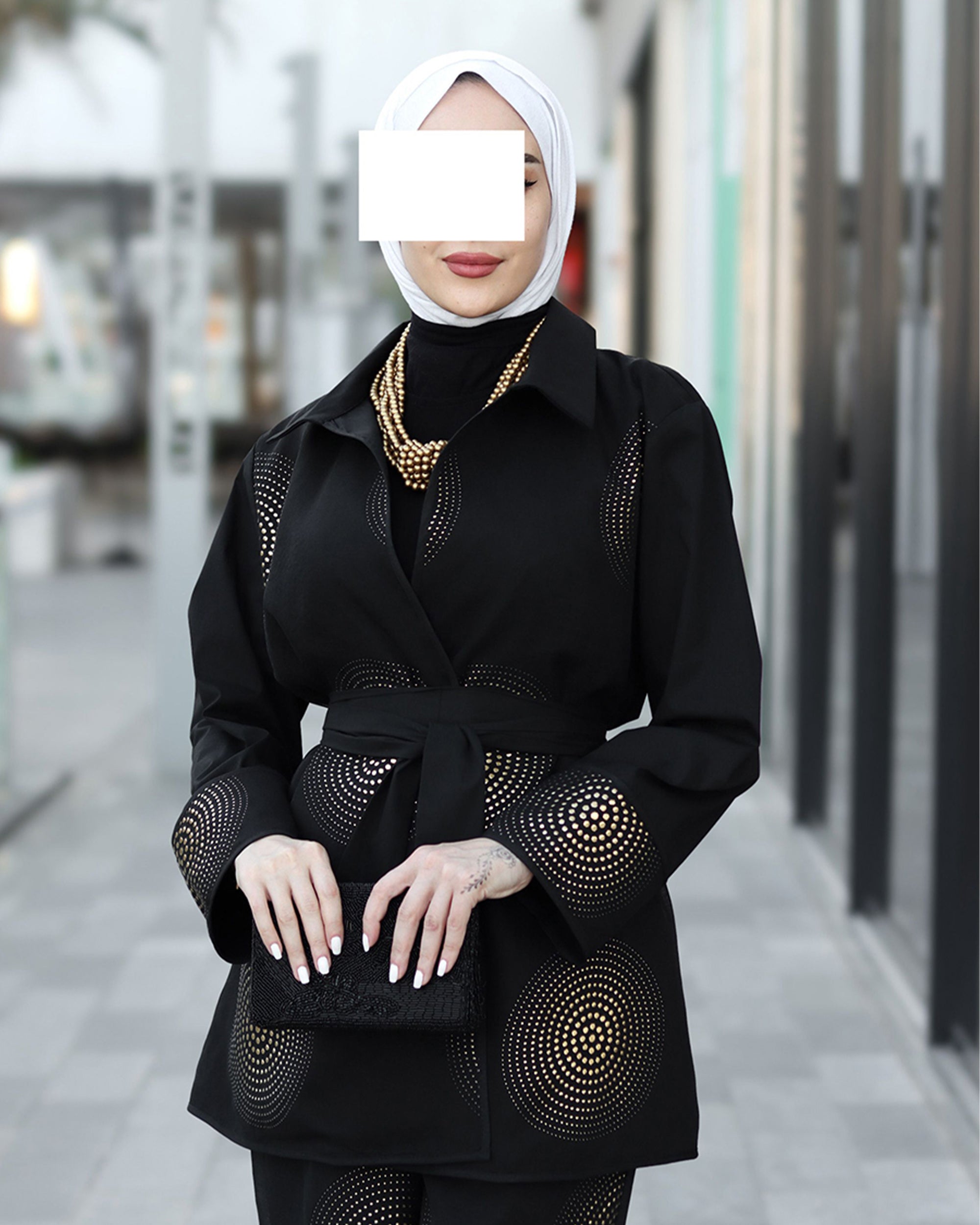 طقم ذهبي واسود