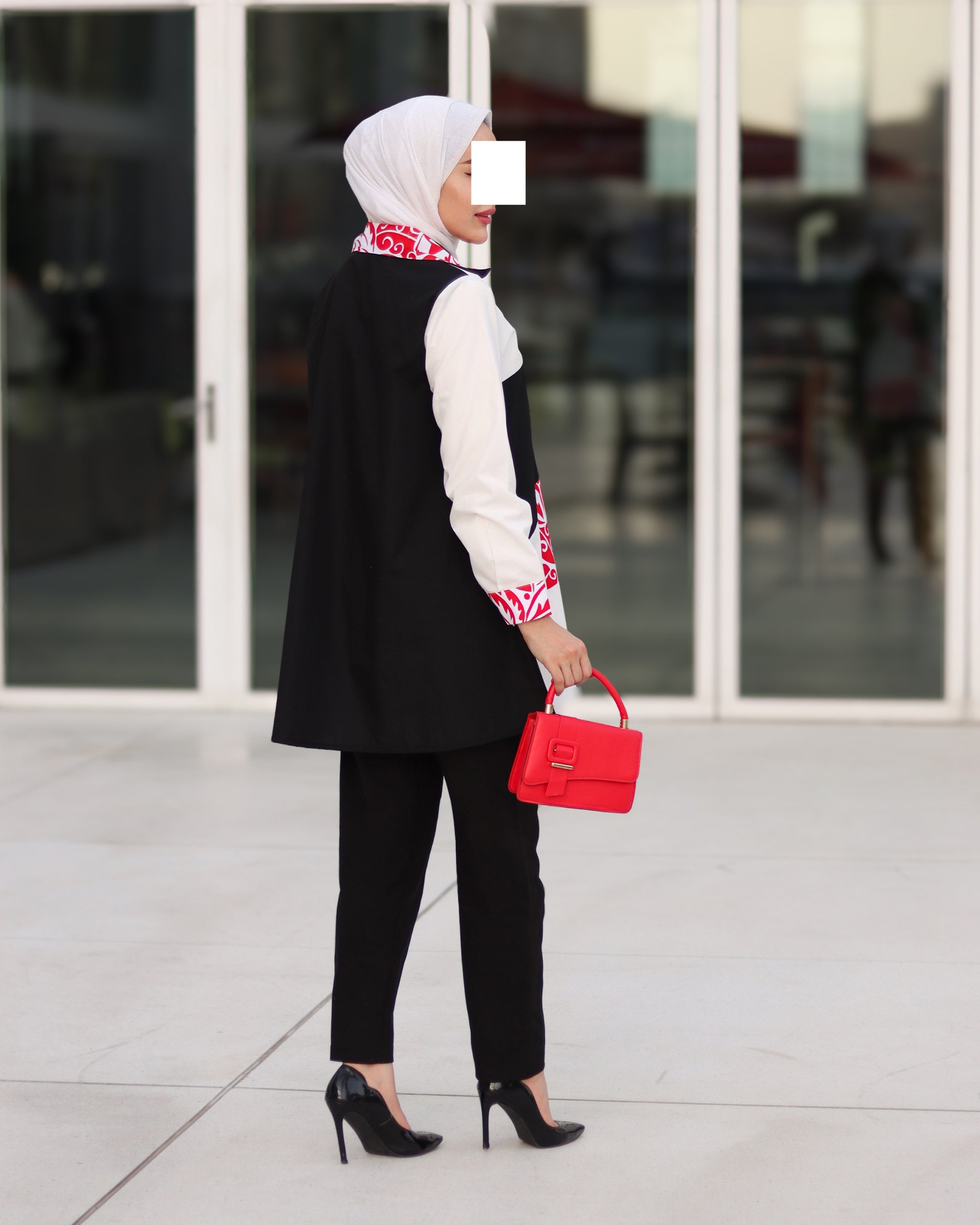 قميص بوبلين بتباين جريء