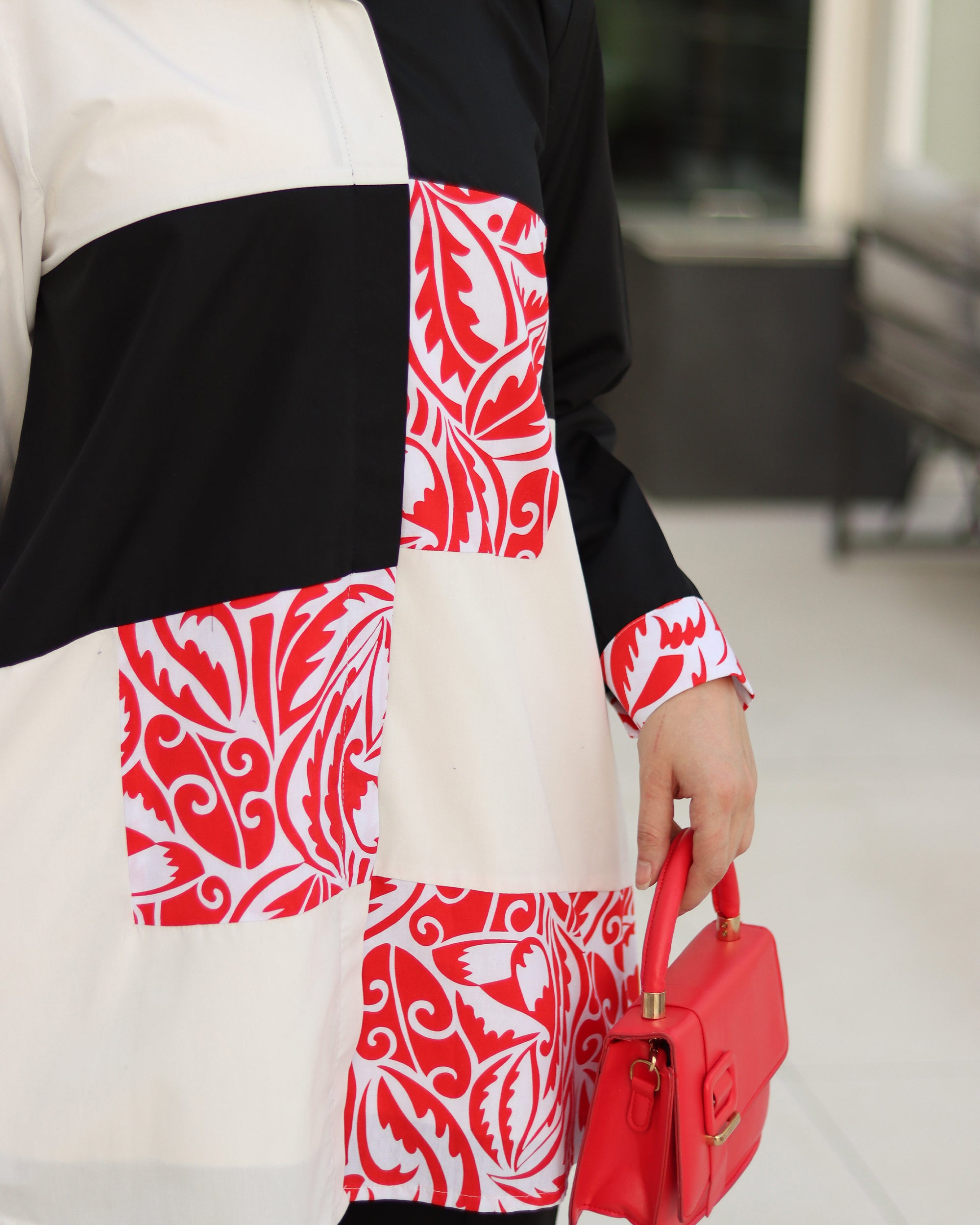 قميص بوبلين بتباين جريء