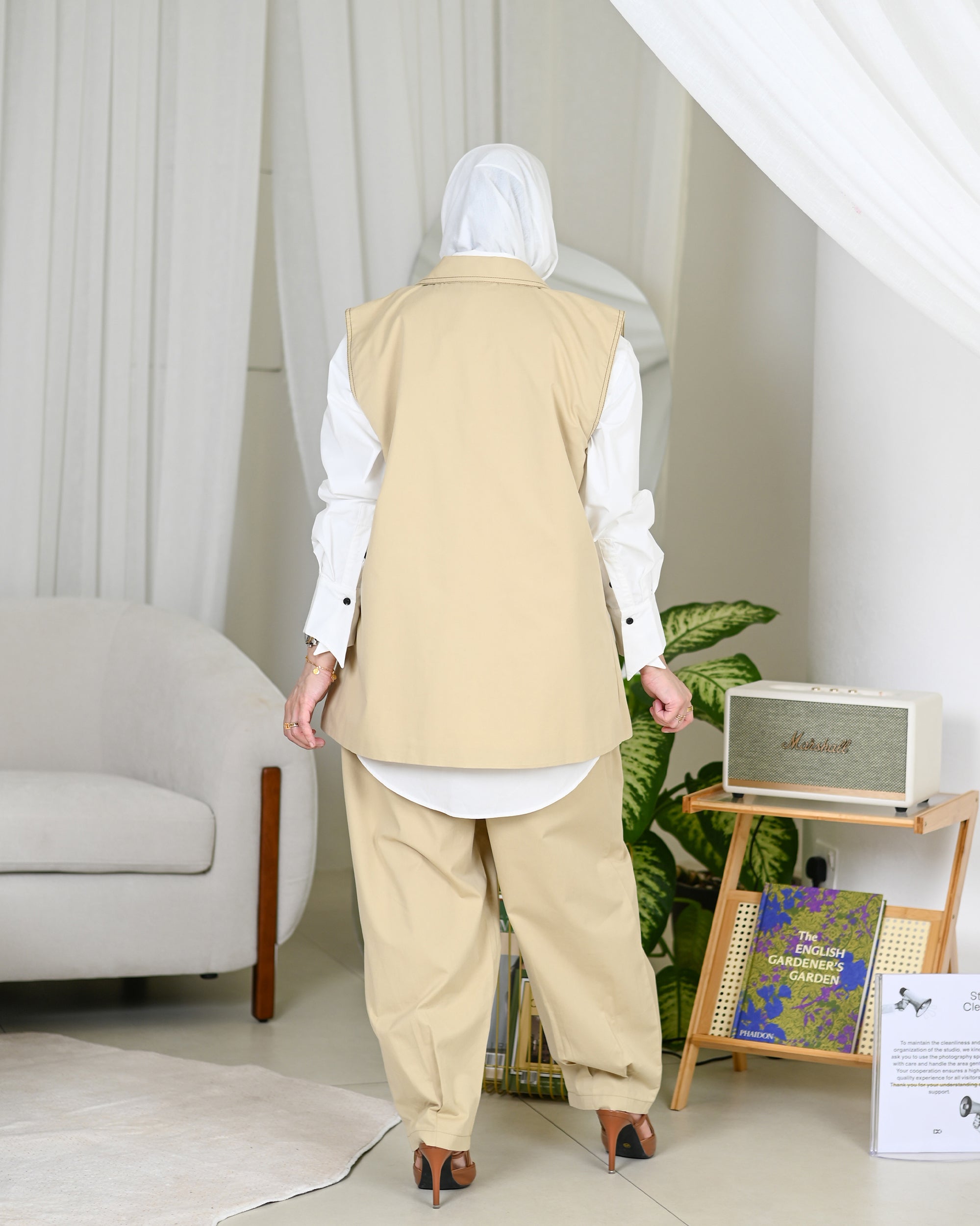 جاكيت من الجاباردين بيج الرملي