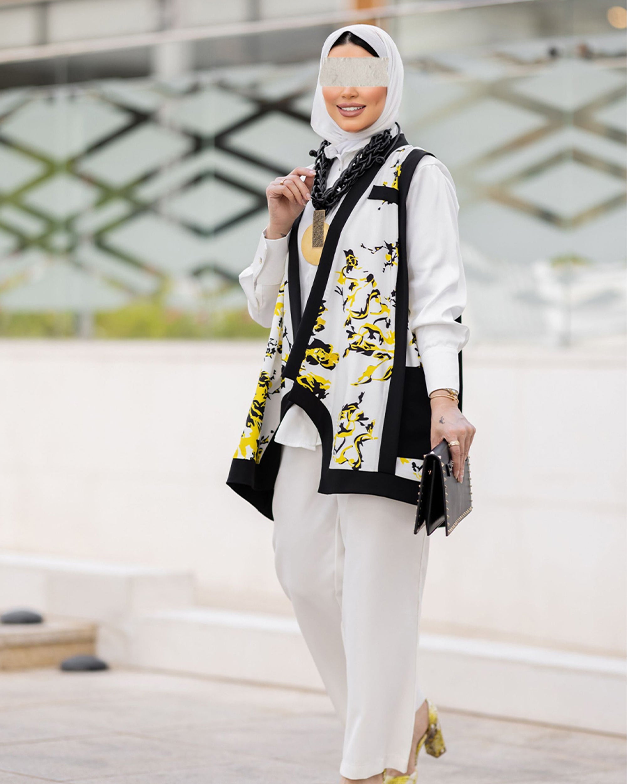 سترة صفراء مميزة