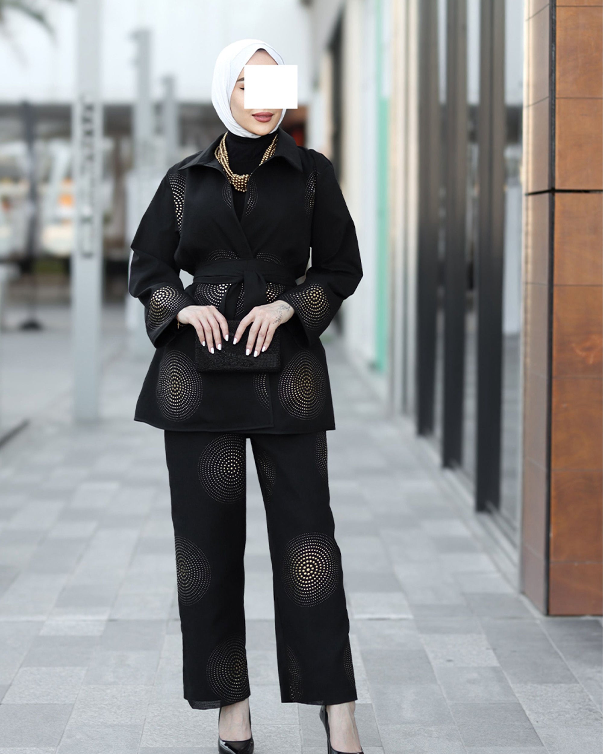 طقم ذهبي واسود