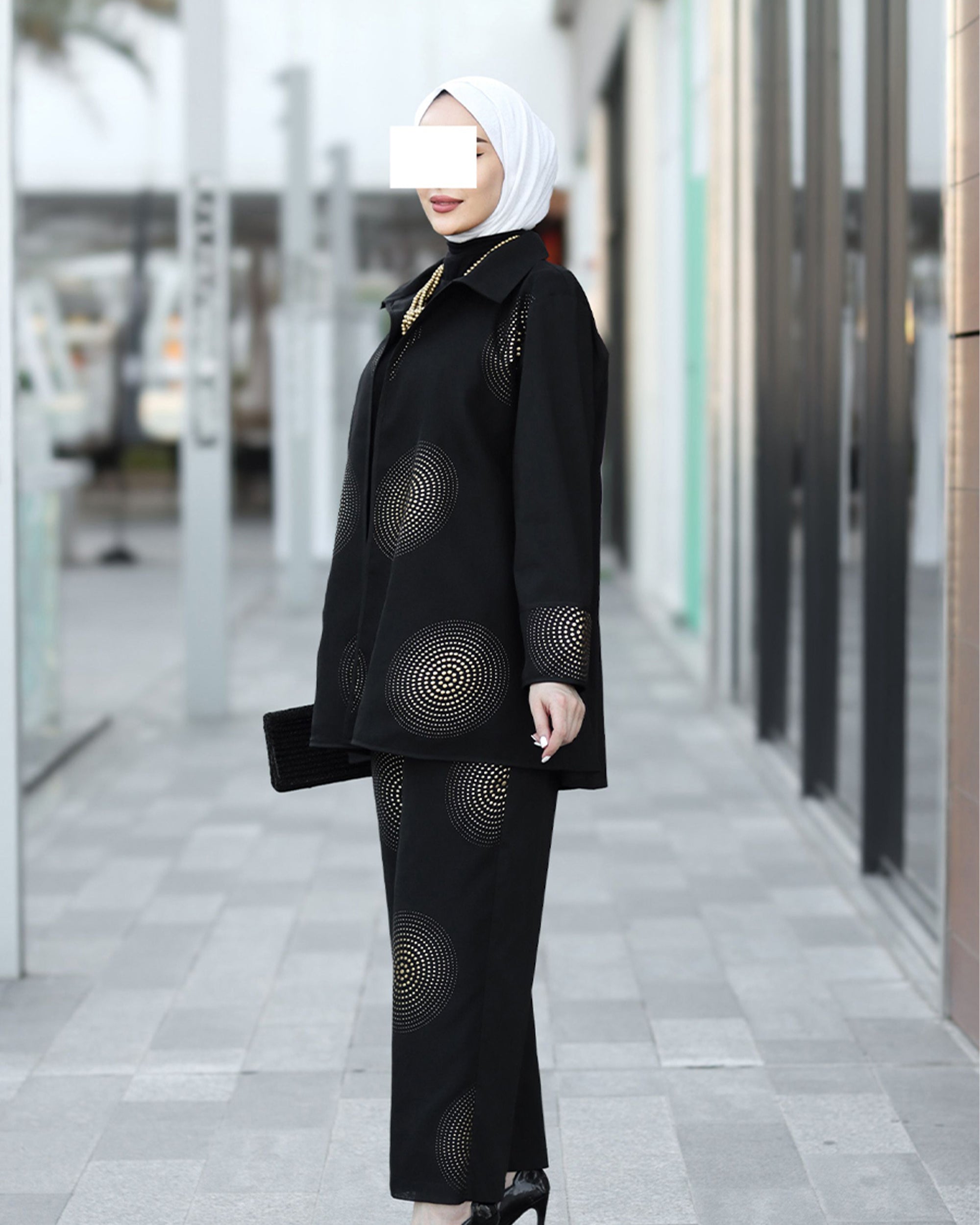 طقم ذهبي واسود