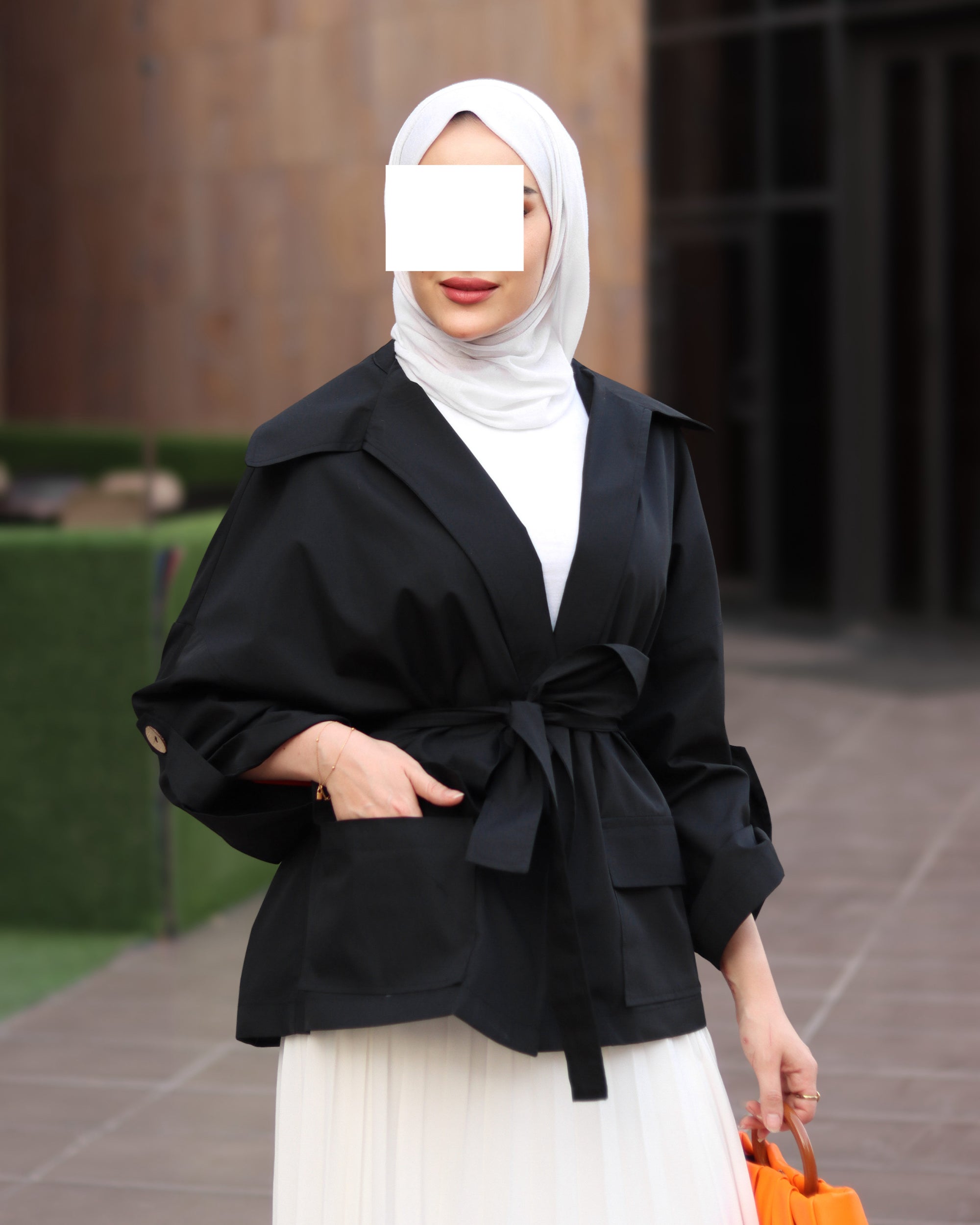 جاكيت بوبلين سوداء بحزام