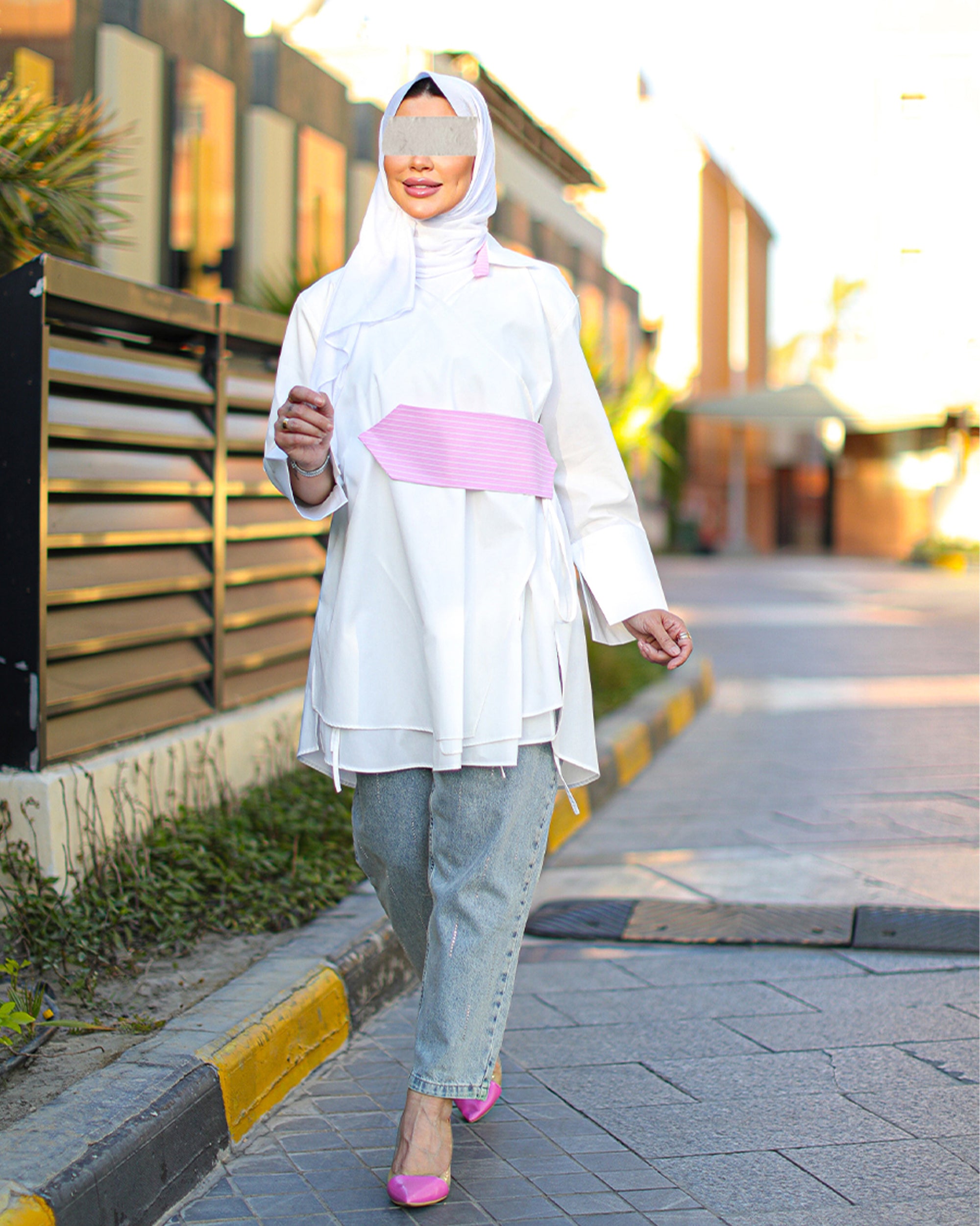 قميص ملفوف من قماش البوبلين مع حزام