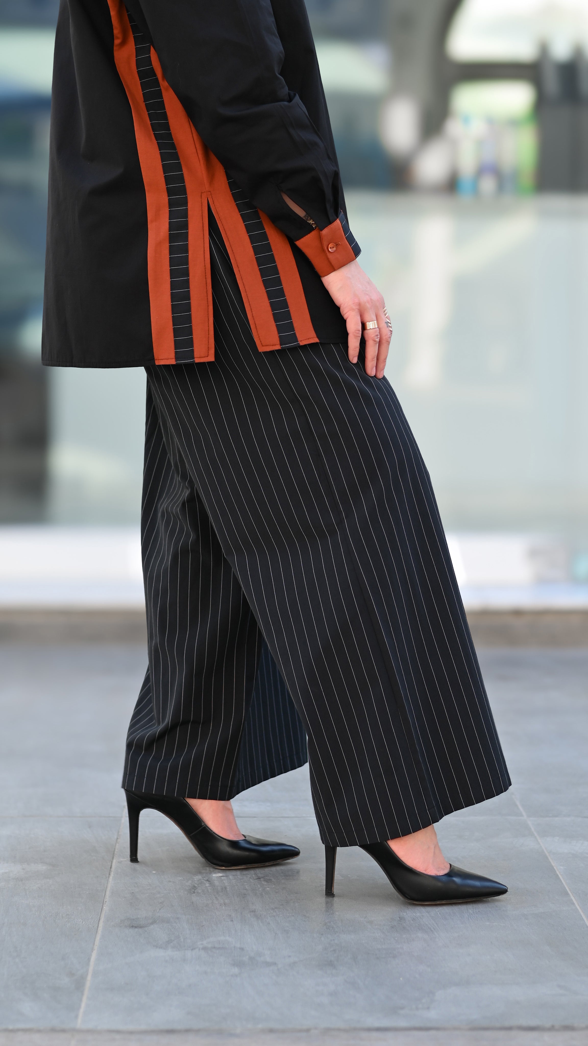 Pinstripe Wide-Leg Poplin Pants – Black